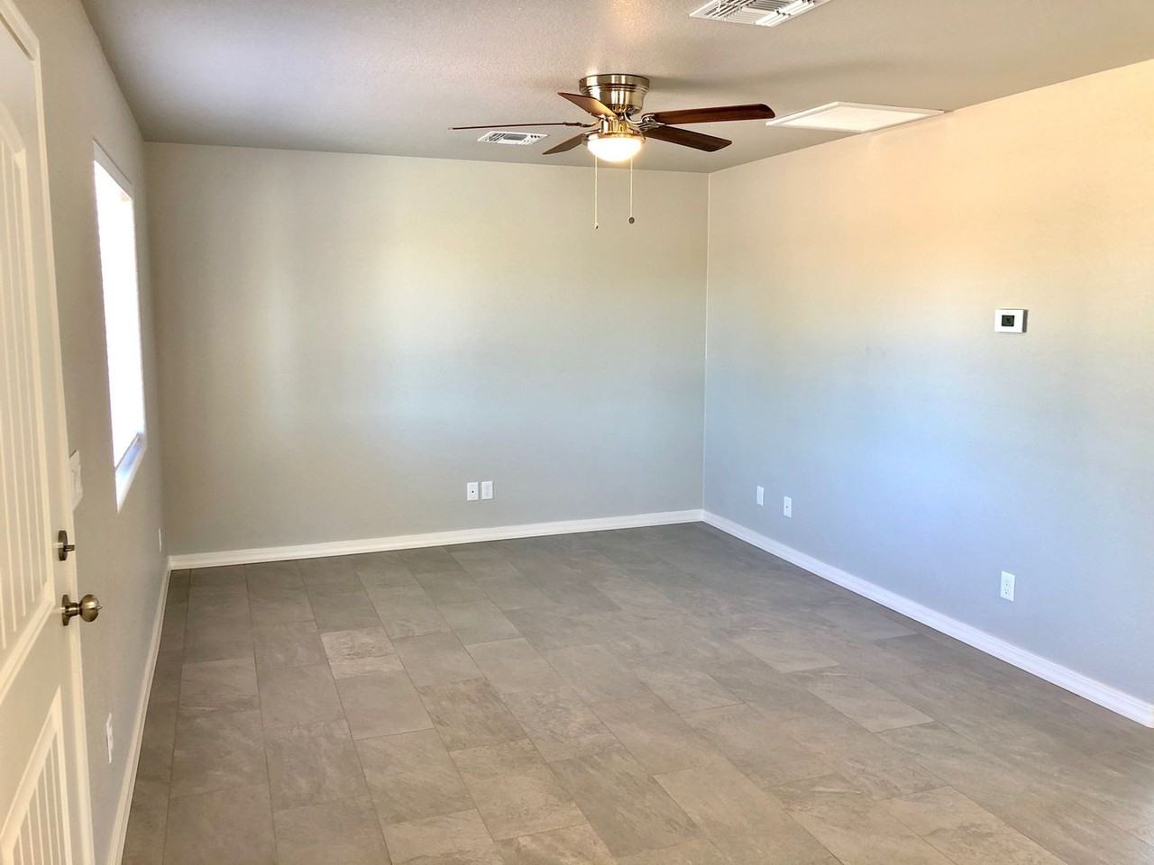 3303 E Devlin Ave - Photo 5 of 27