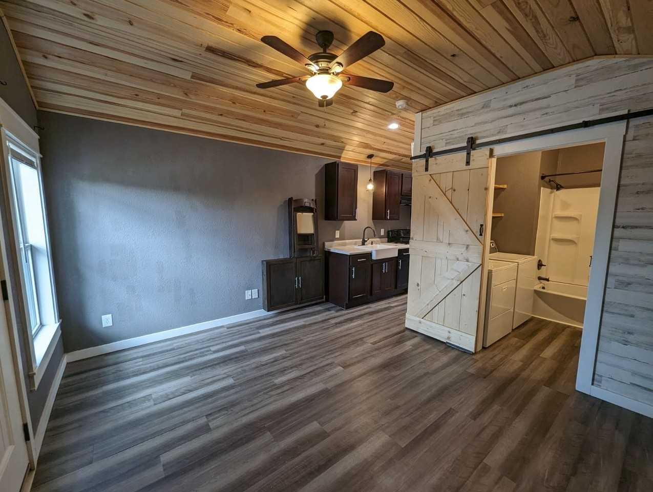 117 Robinson St - Photo 3 of 7