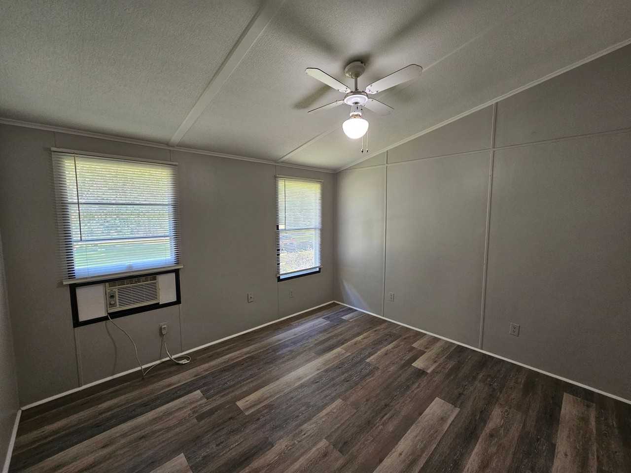 14655 Lucien St - Photo 7 of 15