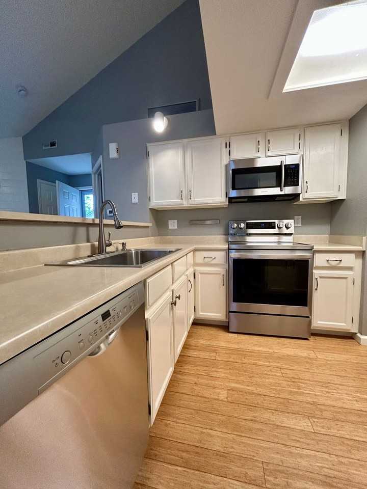 6054 Gunbarrel Ave #D - Photo 7 of 24