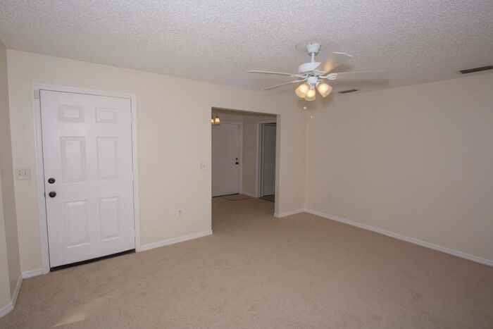 1618 Asher Ln - Photo 4 of 22