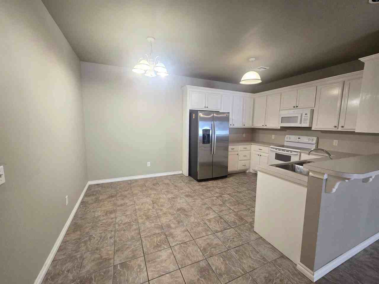 25 Nw 155th St - Photo 4 of 16