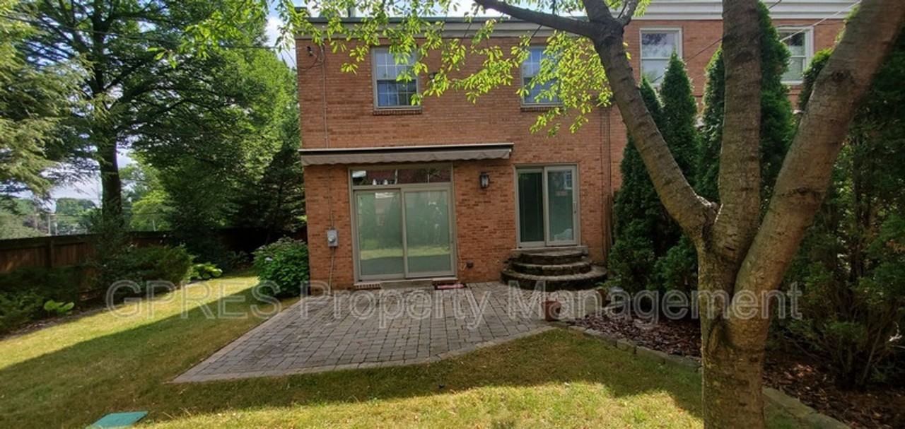 1404 Barnsdale St - Photo 2 of 24
