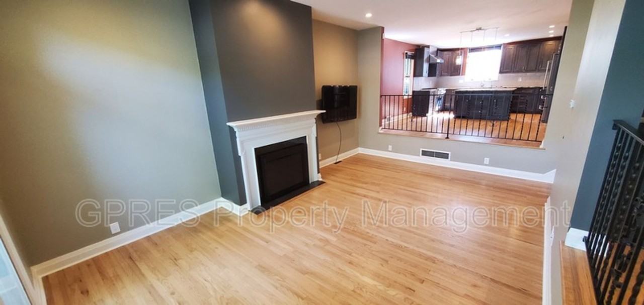 1404 Barnsdale St - Photo 7 of 24