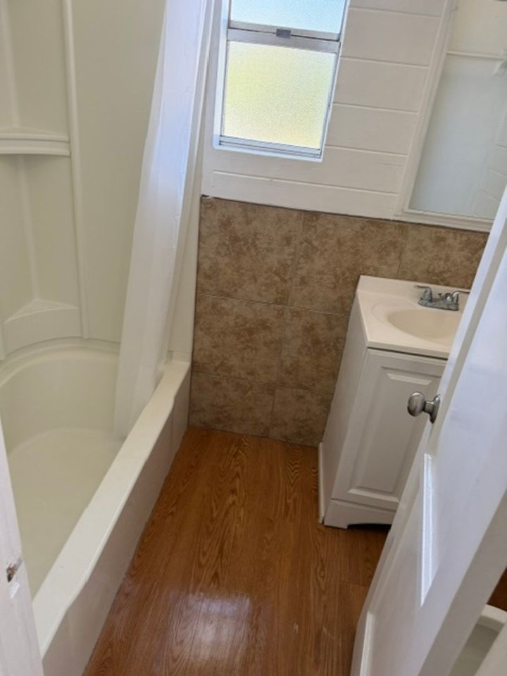 1158 Oak Ave - Photo 3 of 10