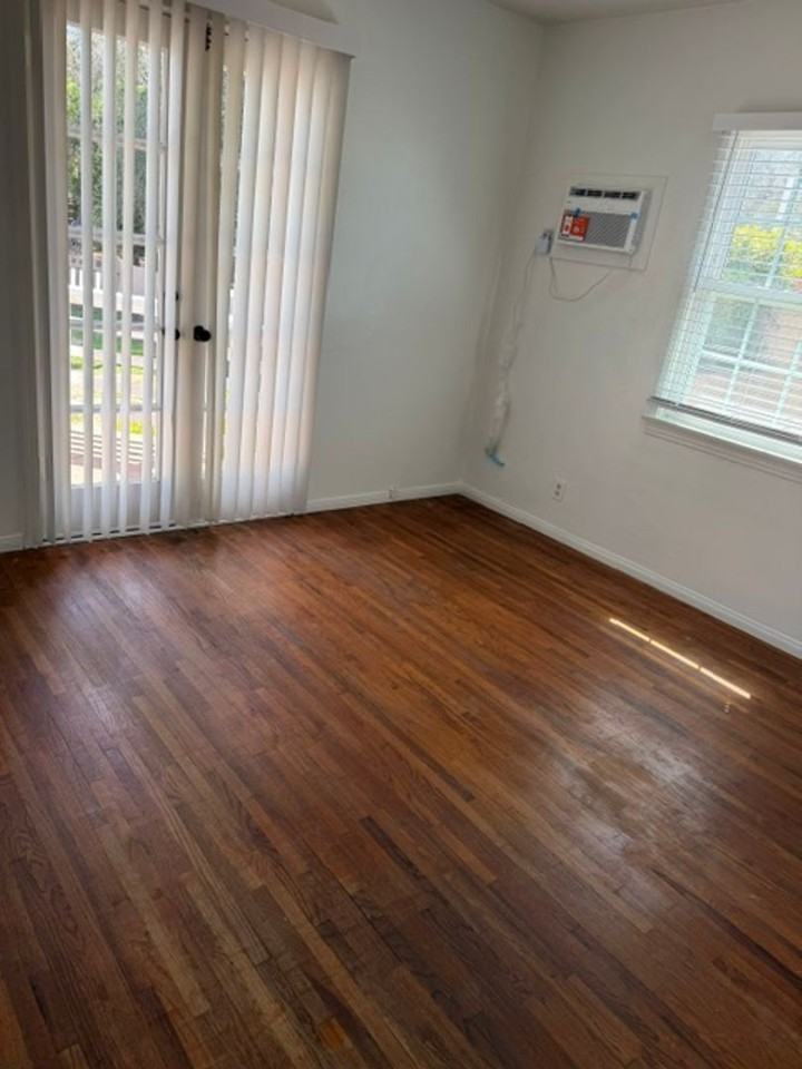 1158 Oak Ave - Photo 4 of 10