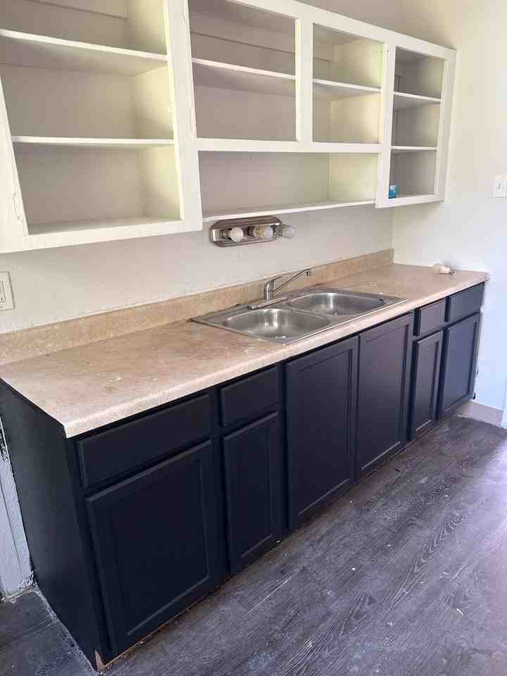 430 Se 36th St - Photo 2 of 9