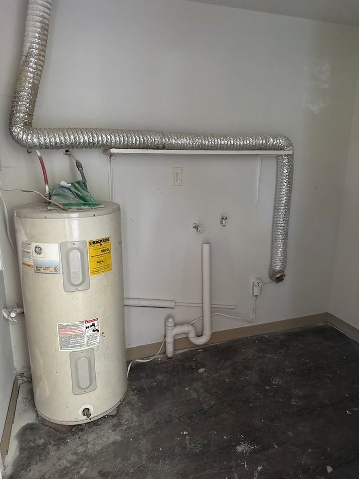 430 Se 36th St - Photo 3 of 9
