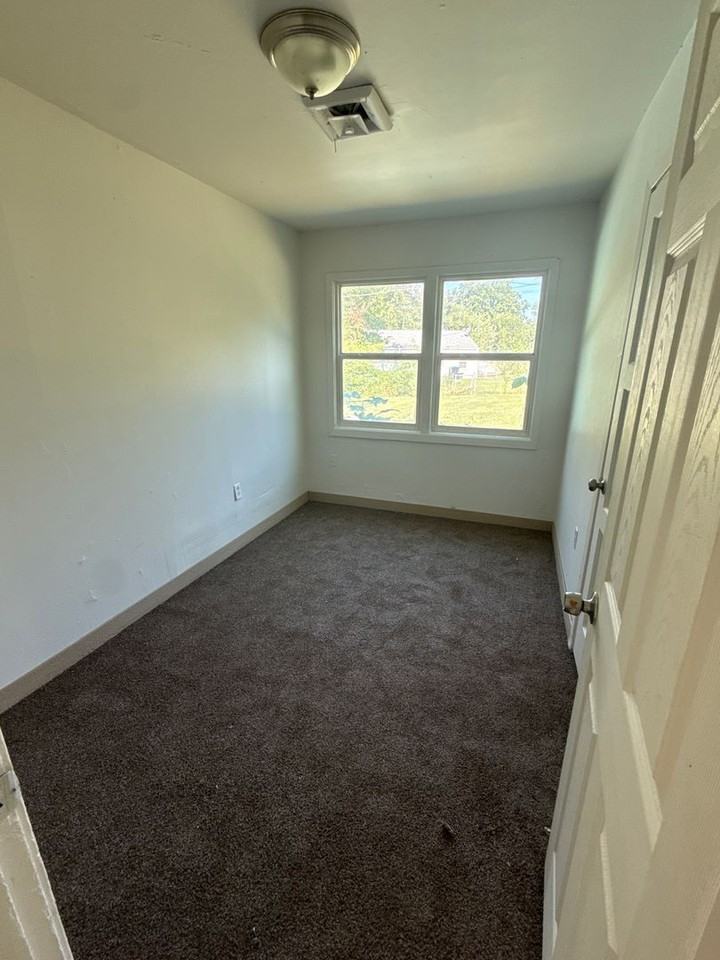 430 Se 36th St - Photo 5 of 9