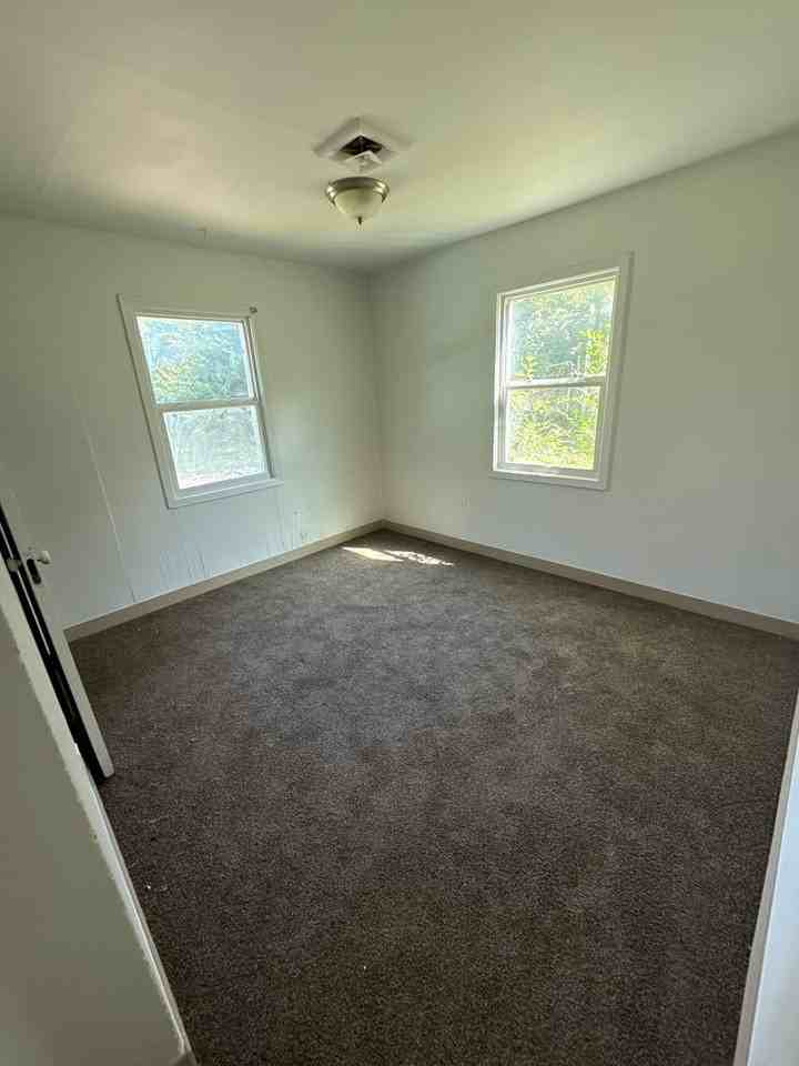 430 Se 36th St - Photo 6 of 9