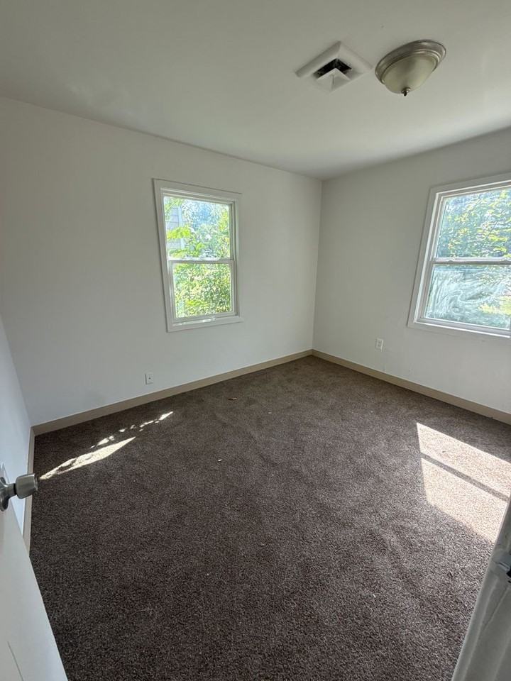 430 Se 36th St - Photo 7 of 9