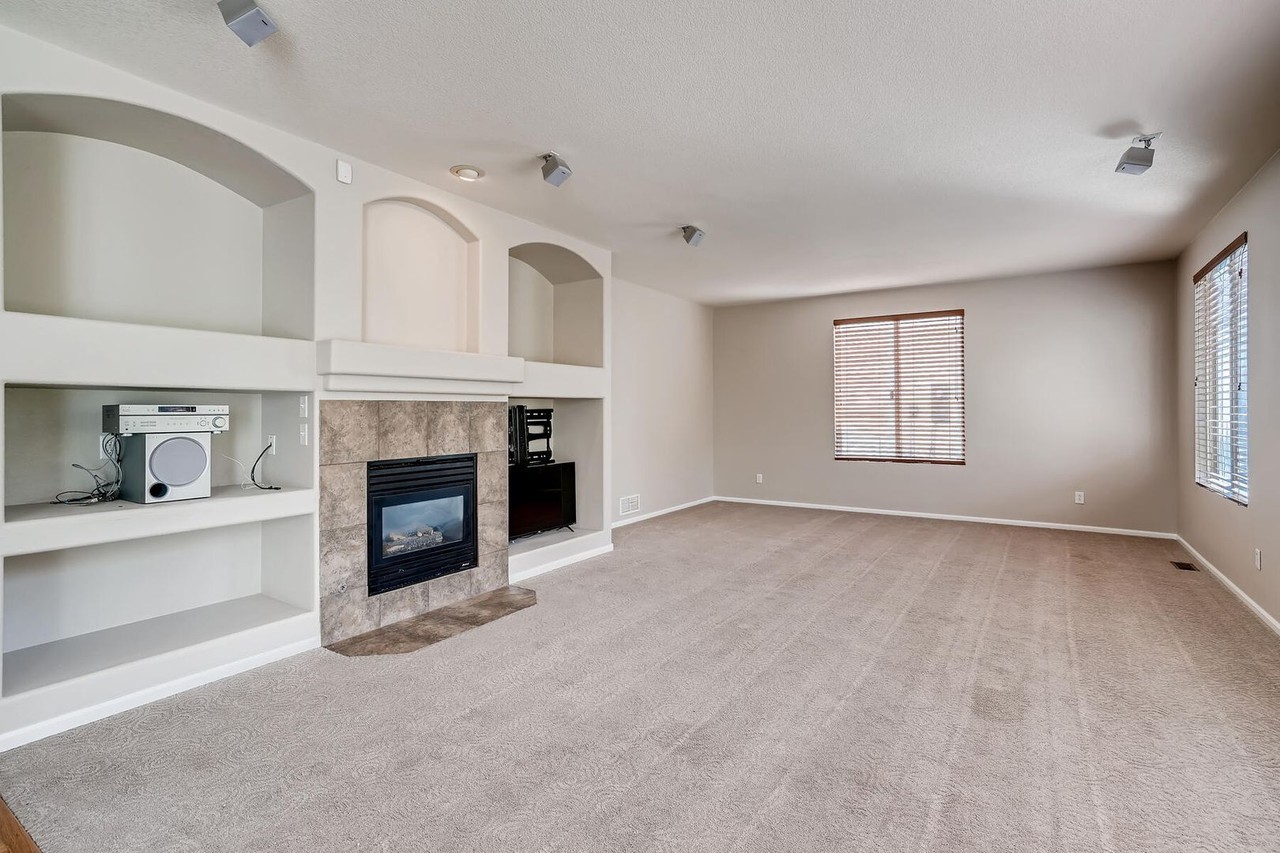 22702 E Fremont Pl - Photo 5 of 36
