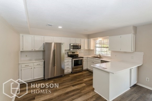 3614 Highpoint Dr - Photo 5 of 17