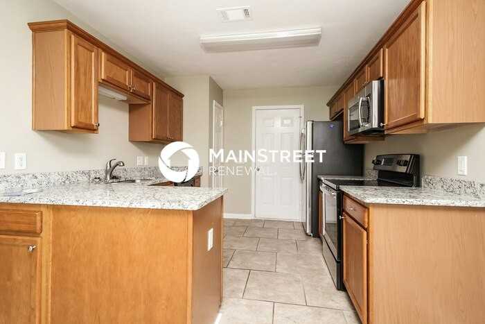 817 Winchester Close - Photo 7 of 17