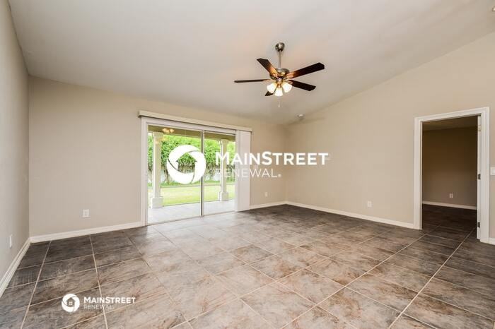 325 Ne 19th St - Photo 3 of 16