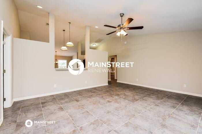 325 Ne 19th St - Photo 4 of 16