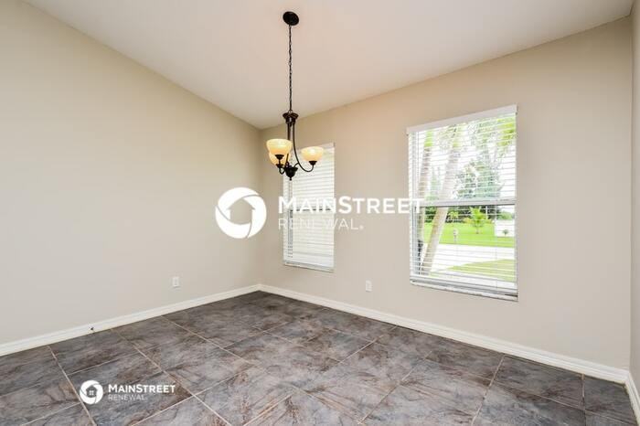 325 Ne 19th St - Photo 6 of 16