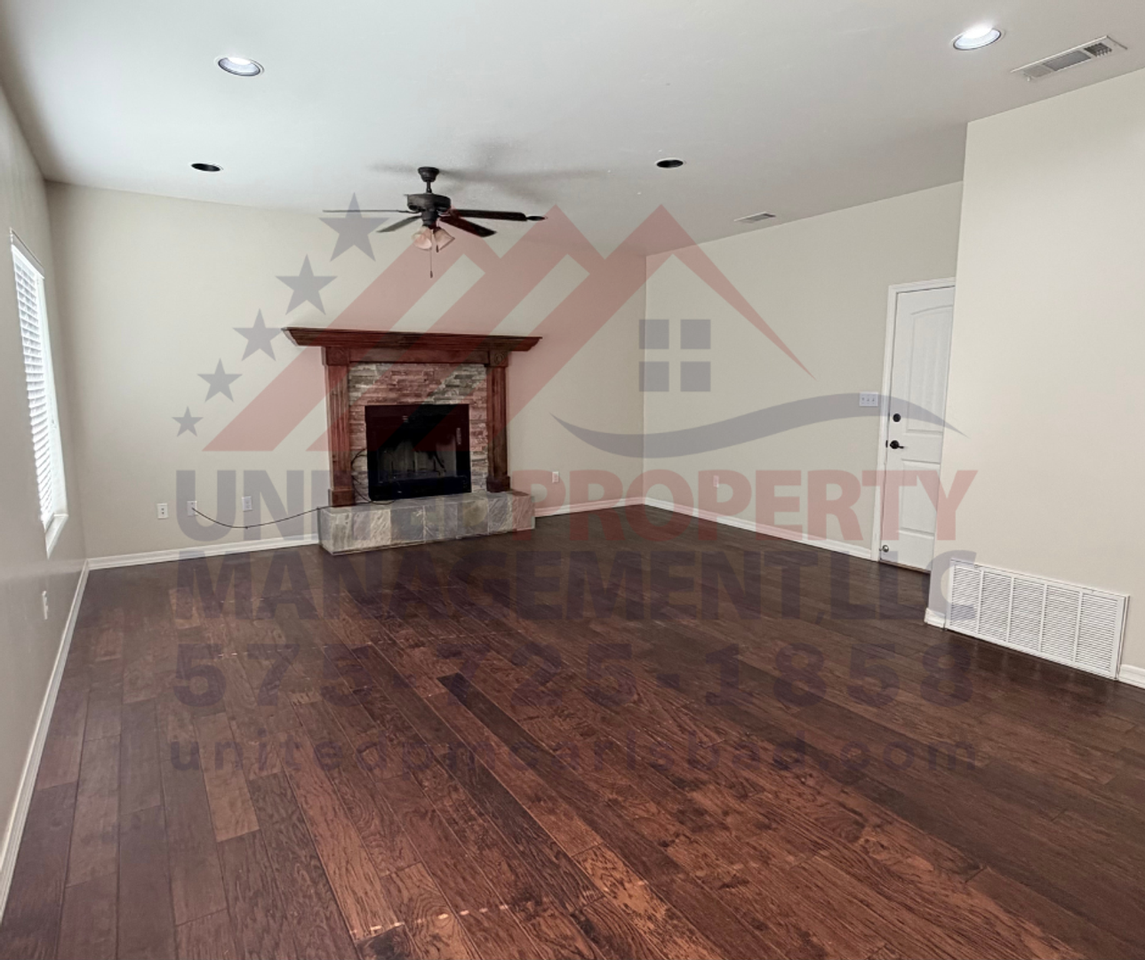 1822 Amber Dr - Photo 2 of 10