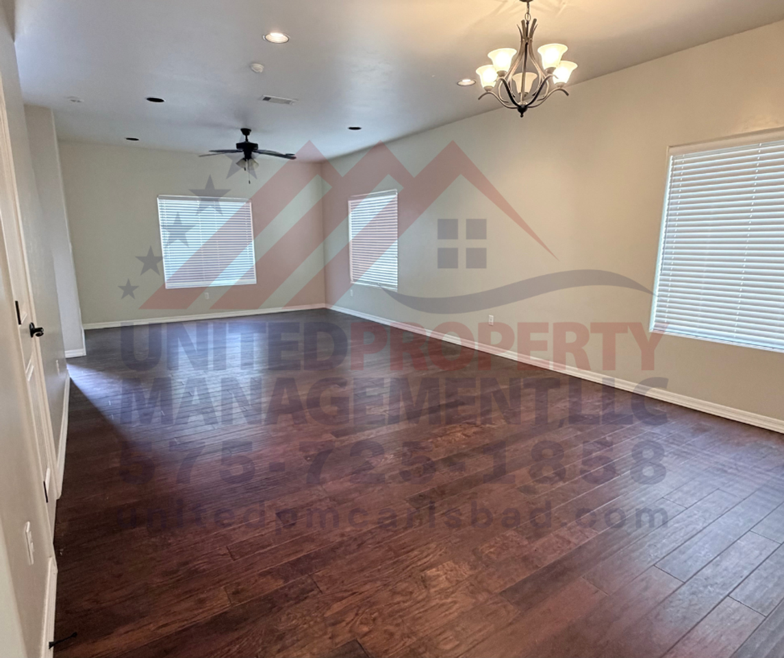 1822 Amber Dr - Photo 3 of 10