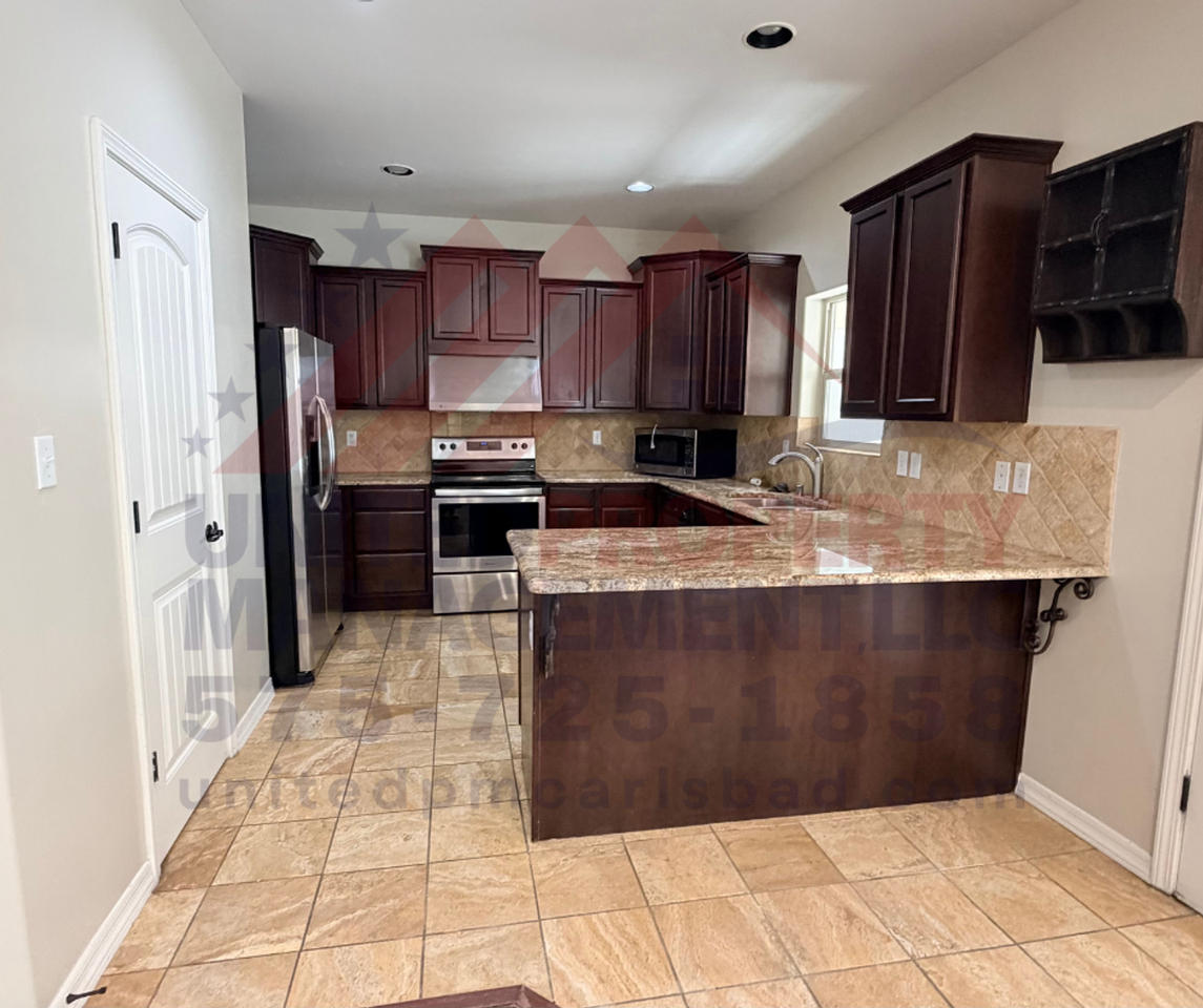 1822 Amber Dr - Photo 4 of 10