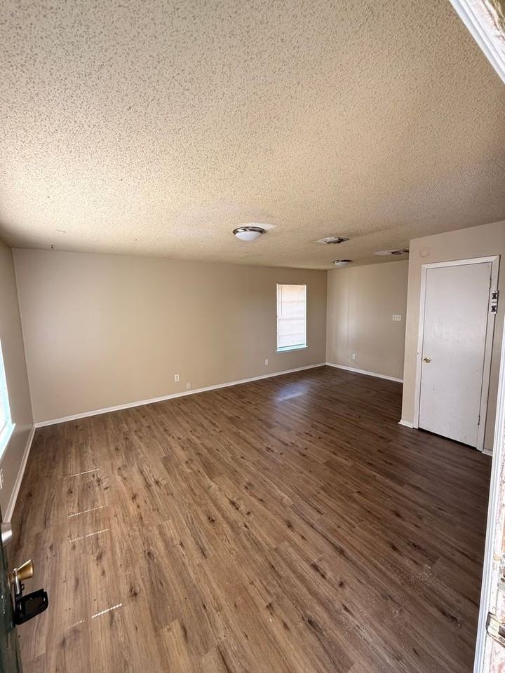 106 Vieux Orleans Cir - Photo 4 of 16