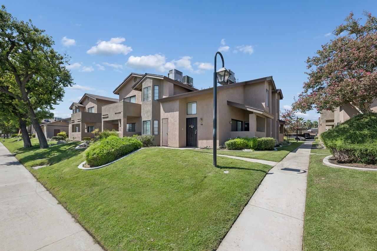 Welcome to Laurelwood Oaks – Comfortable Living in a Beautiful Community - Photo 2 of 32