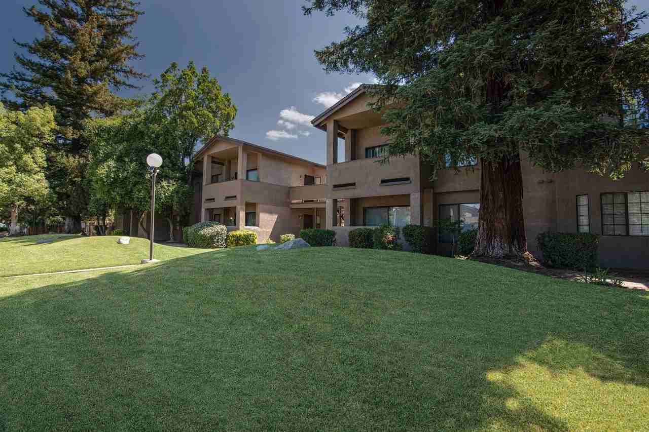 Welcome to Laurelwood Oaks – Comfortable Living in a Beautiful Community - Photo 5 of 32