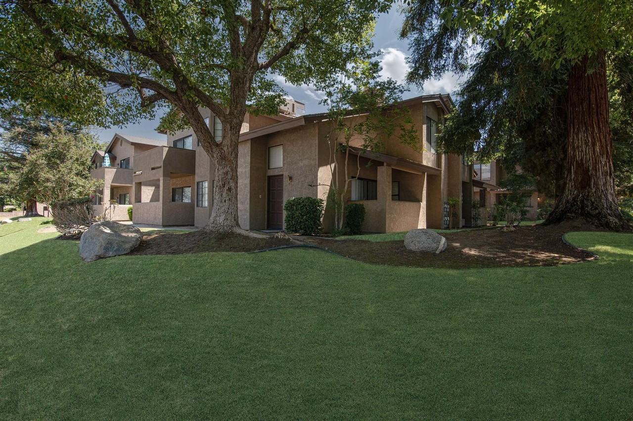 Welcome to Laurelwood Oaks – Comfortable Living in a Beautiful Community - Photo 7 of 32