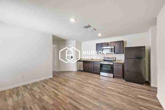 806 S 36th St #B - Photo 3 of 14