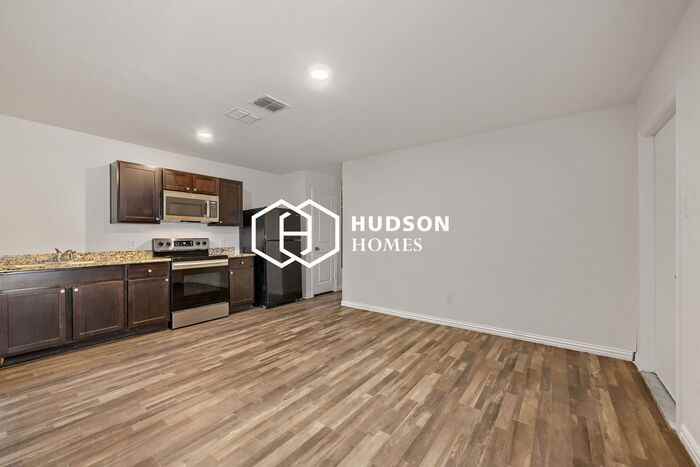 806 S 36th St #B - Photo 4 of 14