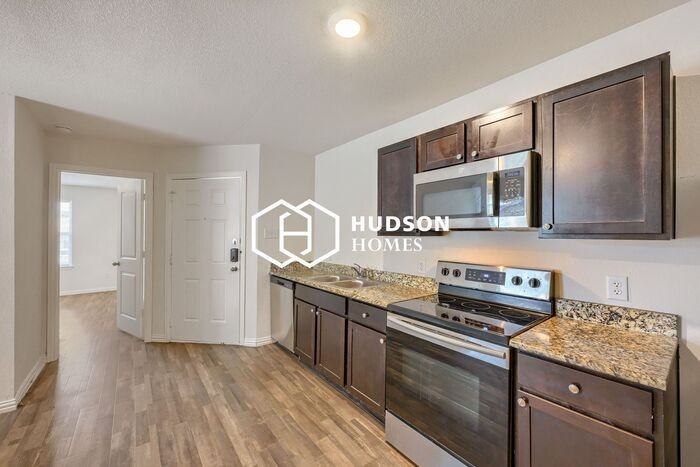 806 S 36th St #B - Photo 5 of 14