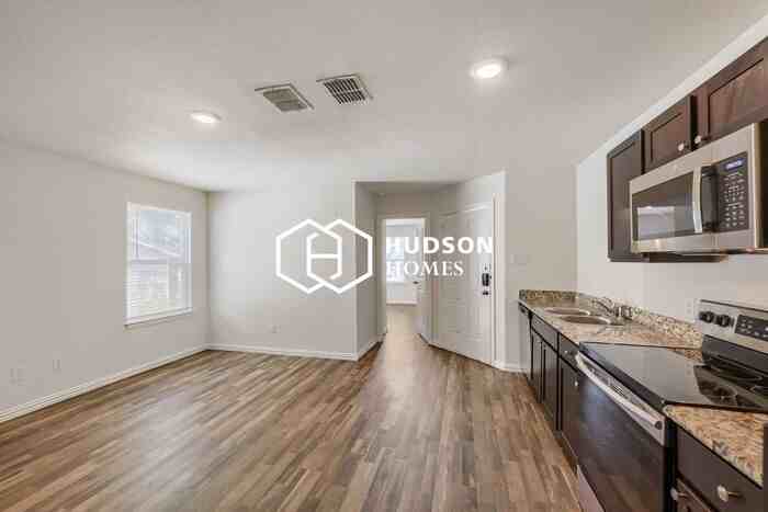 806 S 36th St #B - Photo 6 of 14