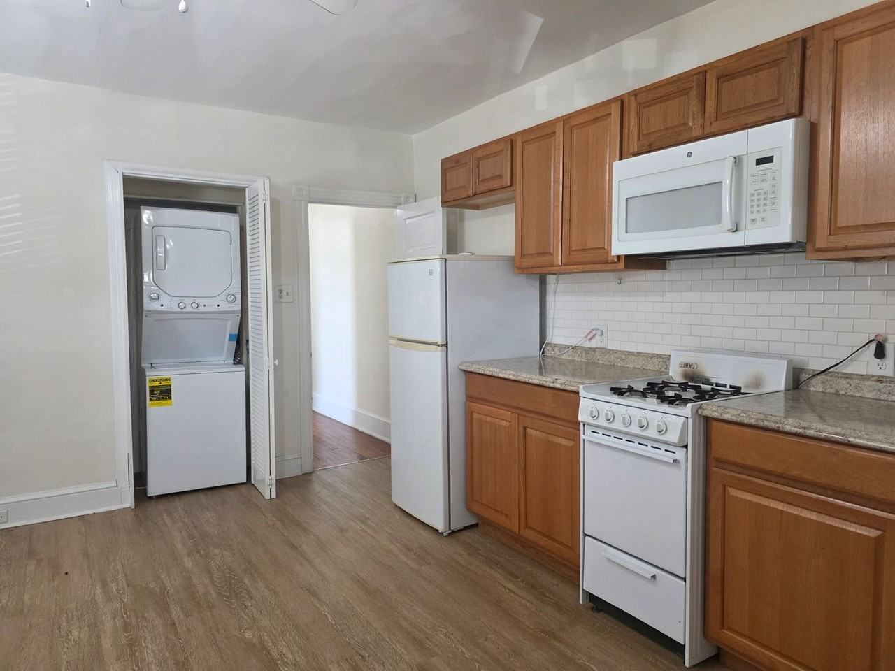 1618 W 16th St - Photo 4 of 13