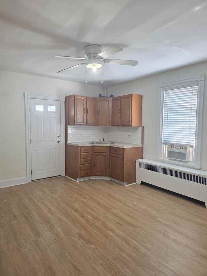 1618 W 16th St - Photo 5 of 13