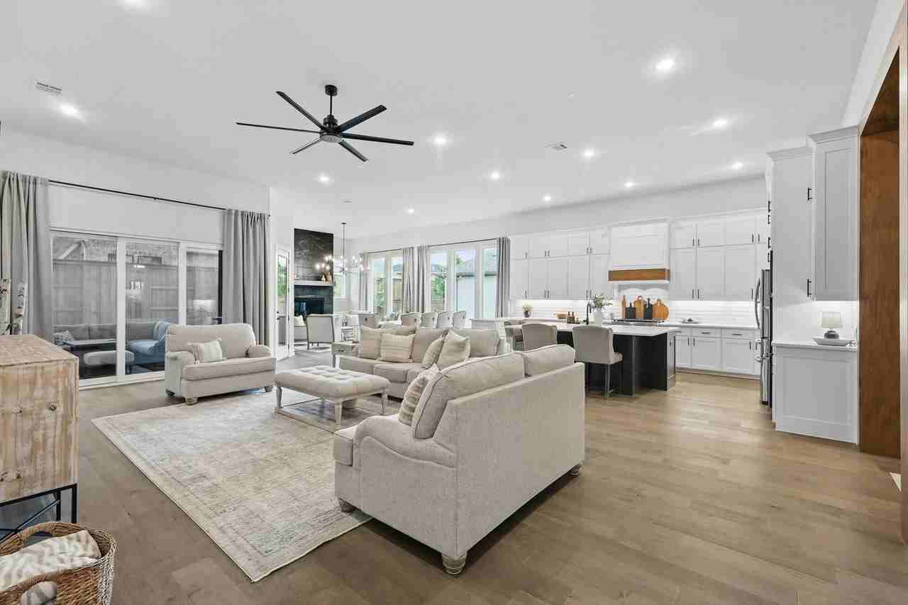 330 Peach Point Rd - Photo 4 of 35