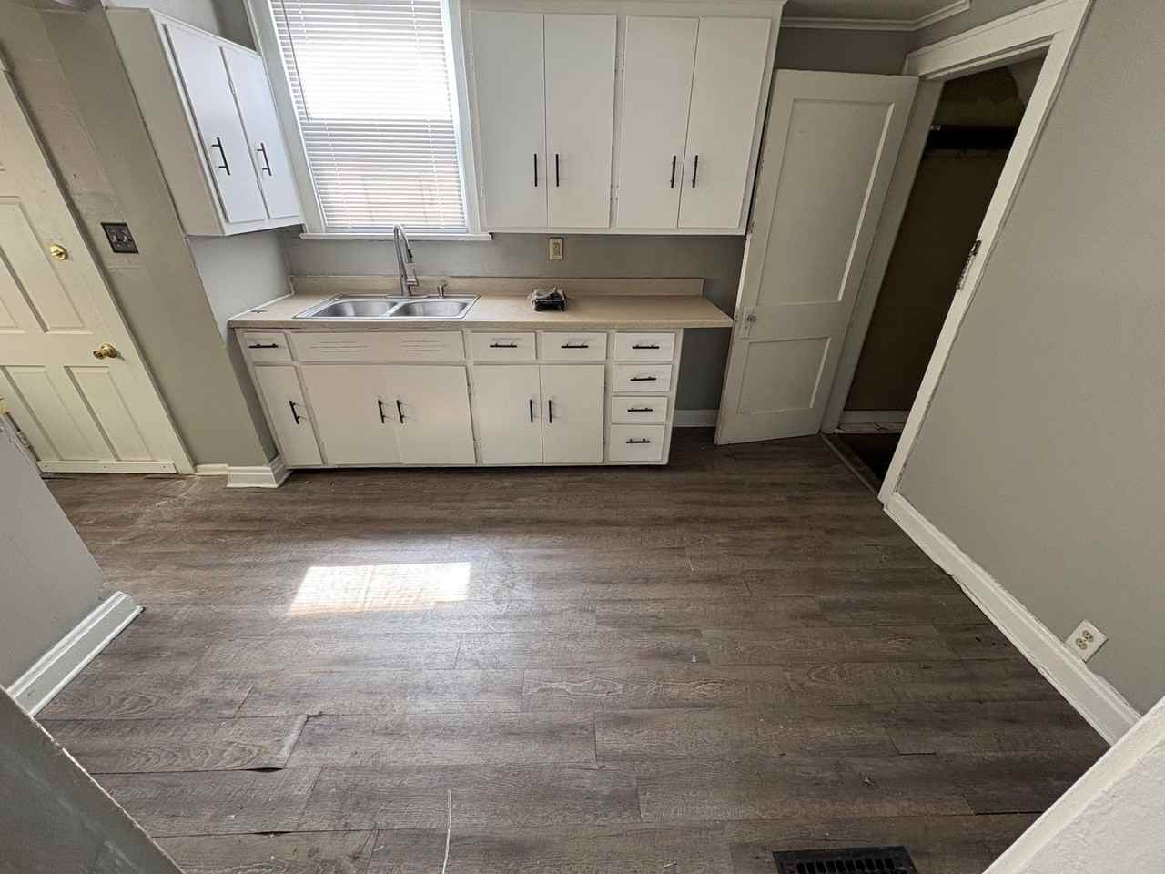 1288 S 22nd St - Photo 4 of 10