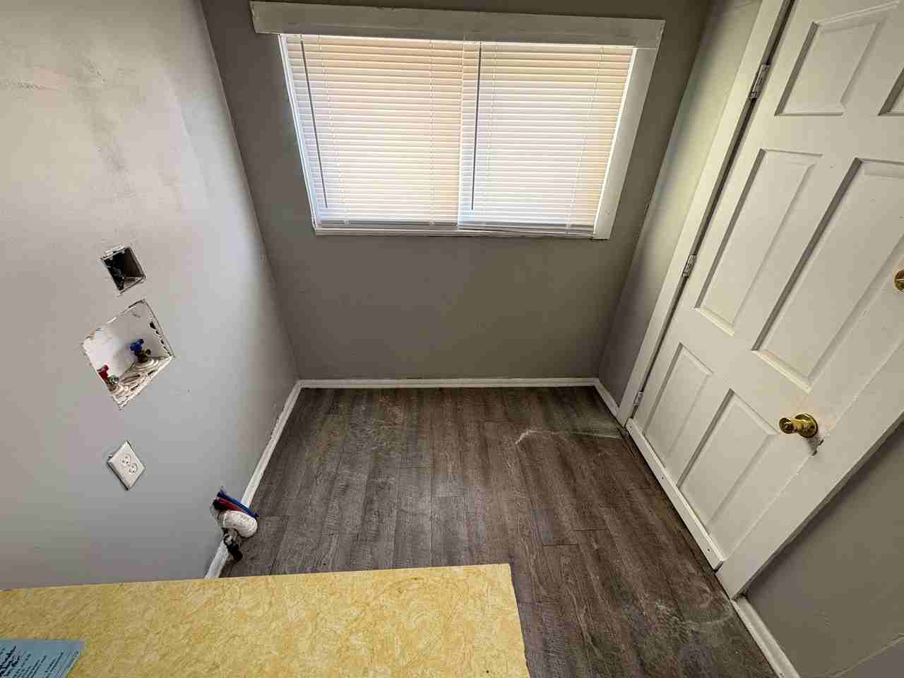 1288 S 22nd St - Photo 5 of 10