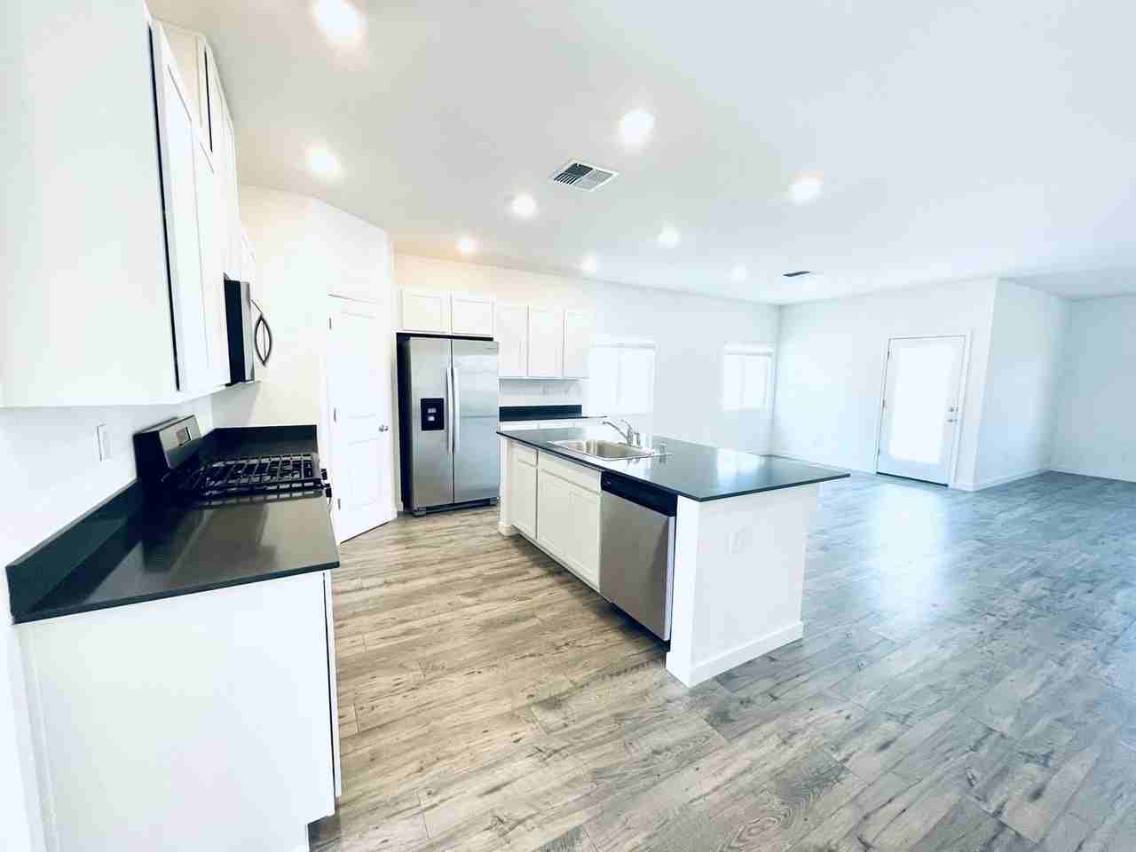 704 Colorado Ln - Photo 6 of 16