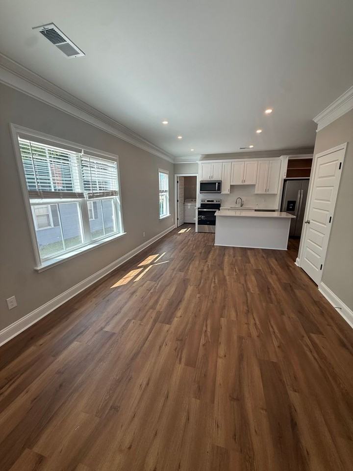 408 S Gregg St #B - Photo 4 of 33