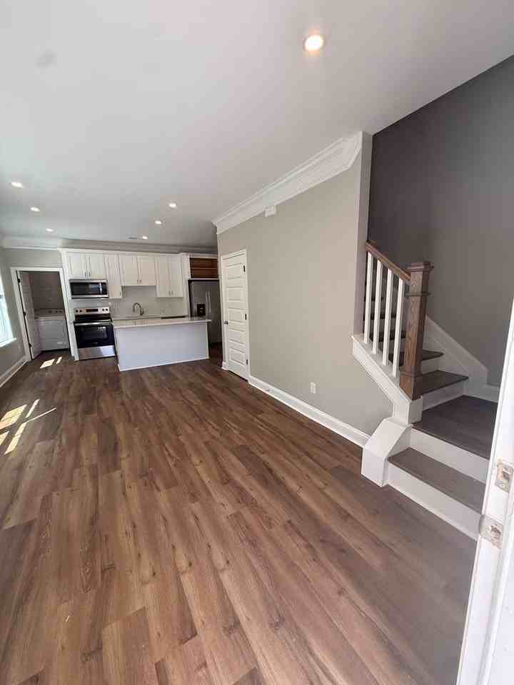 408 S Gregg St #B - Photo 7 of 33