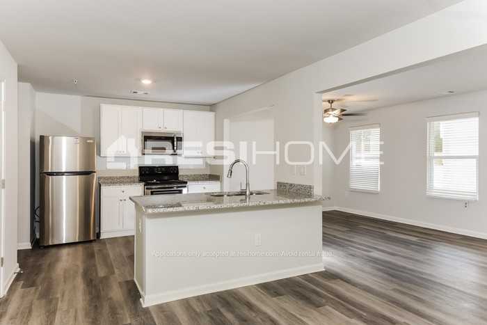 205 Wellbrook Ct Ne - Photo 3 of 19
