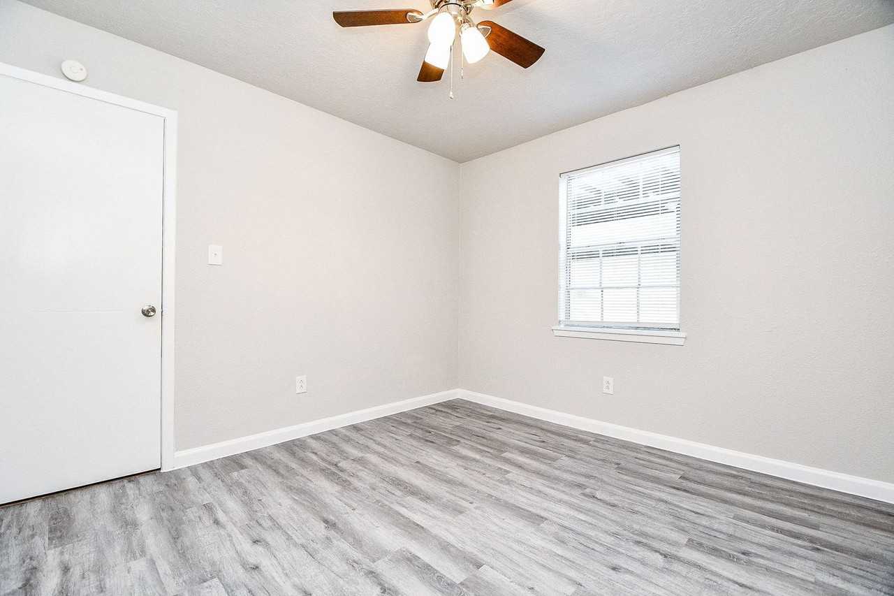 Katy Oaks 1526 - Photo 3 of 29