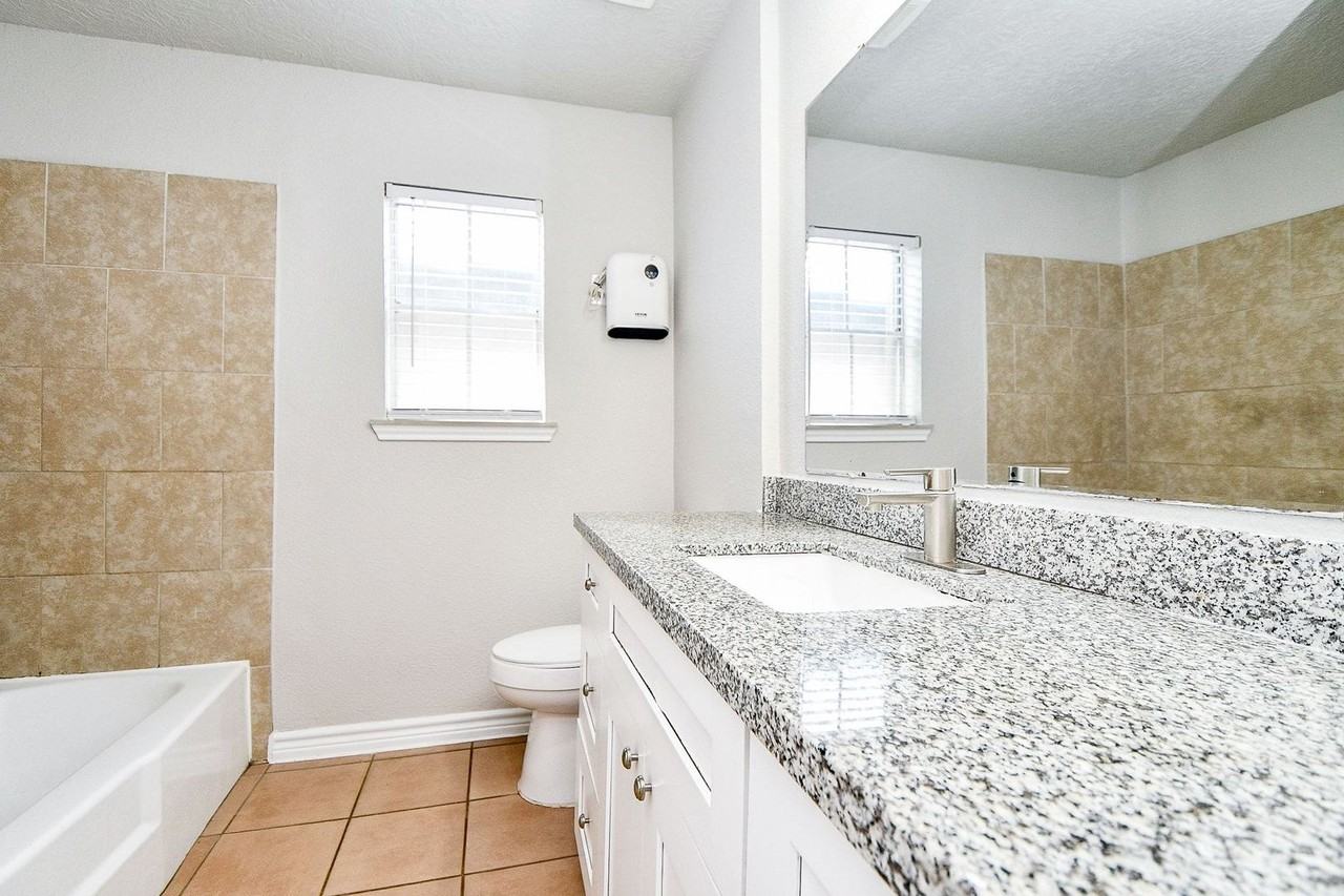 Katy Oaks 1526 - Photo 6 of 29