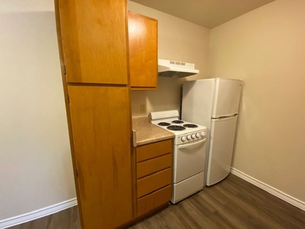 EAGLE CREST APARTMENTS - Photo 5 of 11
