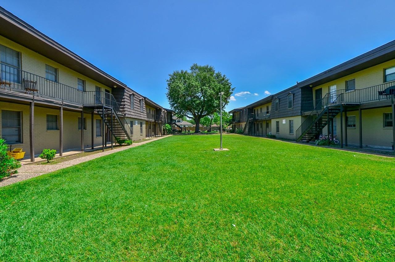 Katy Oaks 1518 - Photo 3 of 50