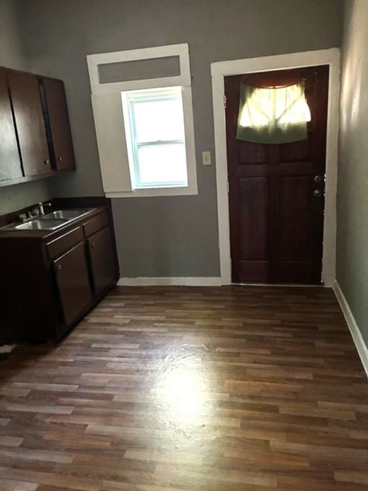 341 28th St - Photo 4 of 6