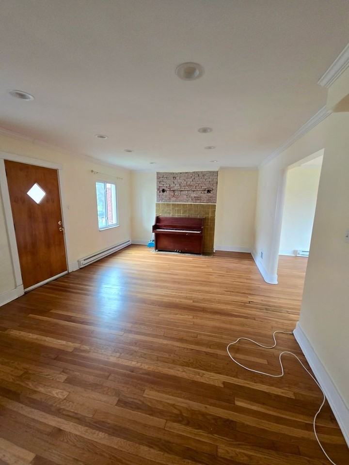 5704 Hobart St - Photo 2 of 16