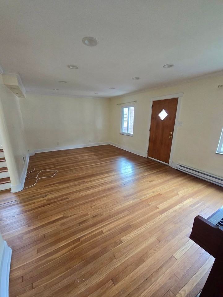 5704 Hobart St - Photo 3 of 16