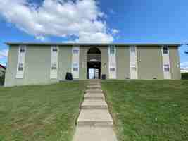 featured image of 121 E Rodney Dr