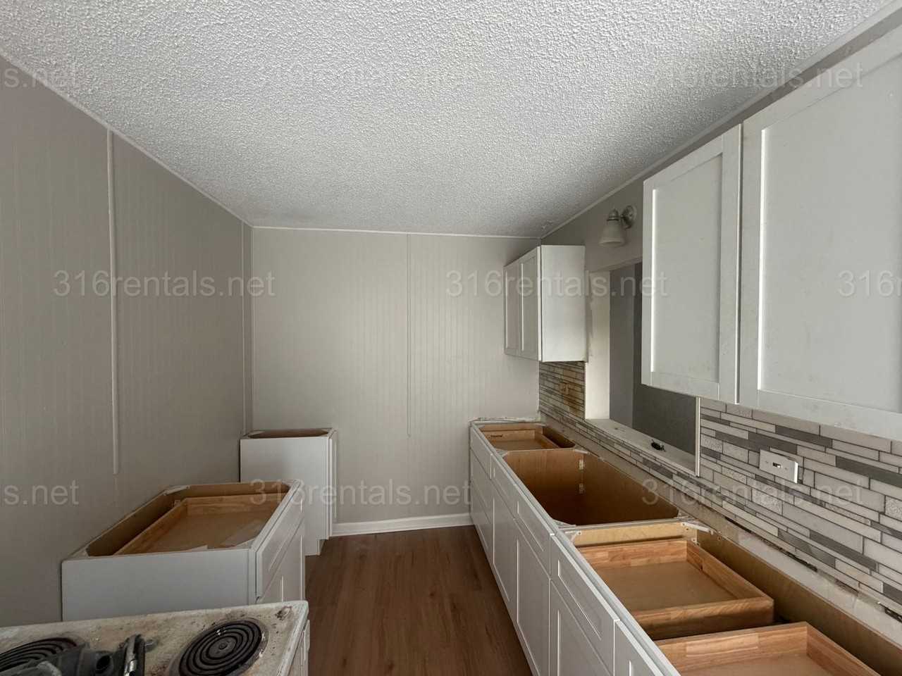 945 N Grove St - Photo 2 of 2